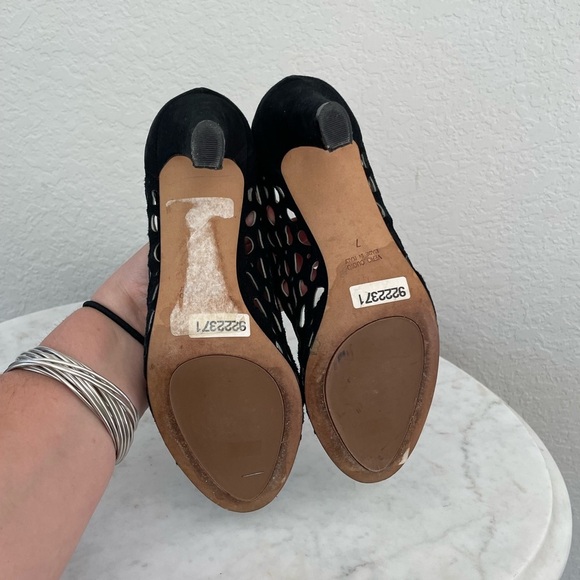 Aquatalia Lattice Suede Pumps Size 7 - Picture 6 of 8